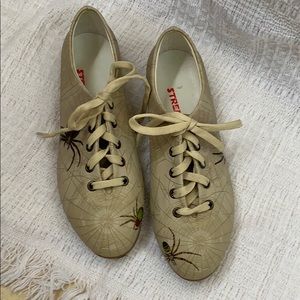 Streetfly Spider Bowling Shoe